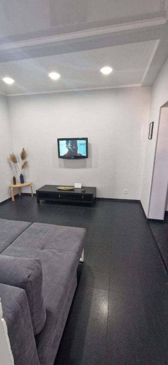 Modern Apartment In The Center Of Town Kischinau Exterior foto