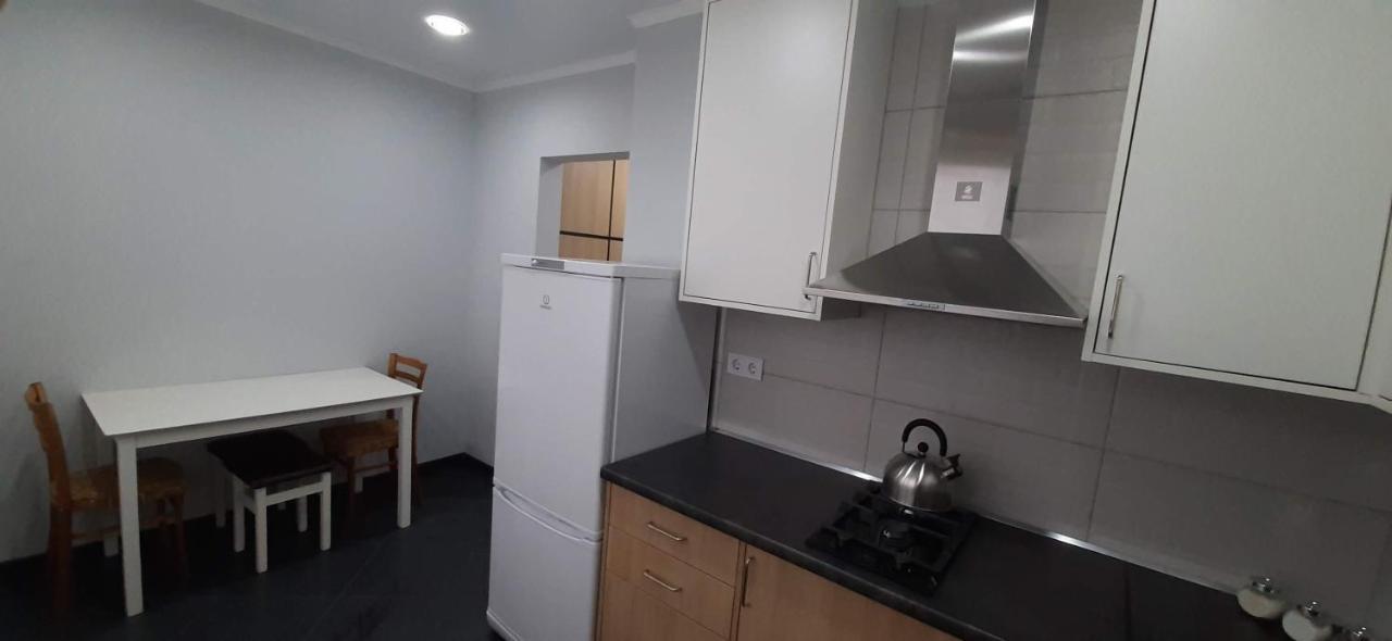 Modern Apartment In The Center Of Town Kischinau Exterior foto